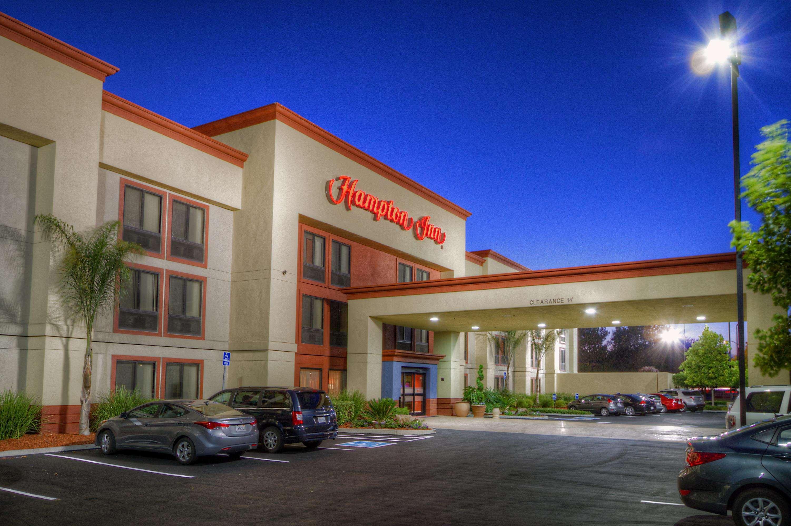 Hampton Inn Fremont Exterior photo